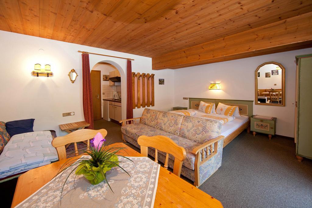 Landhaus Maridl Hart im Zillertal Room photo